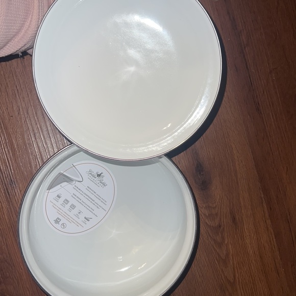 Golden Rabbit Dutch Oven - Picture 3 of 4